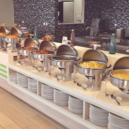 Fox Hotel Pekanbaru Dış mekan fotoğraf